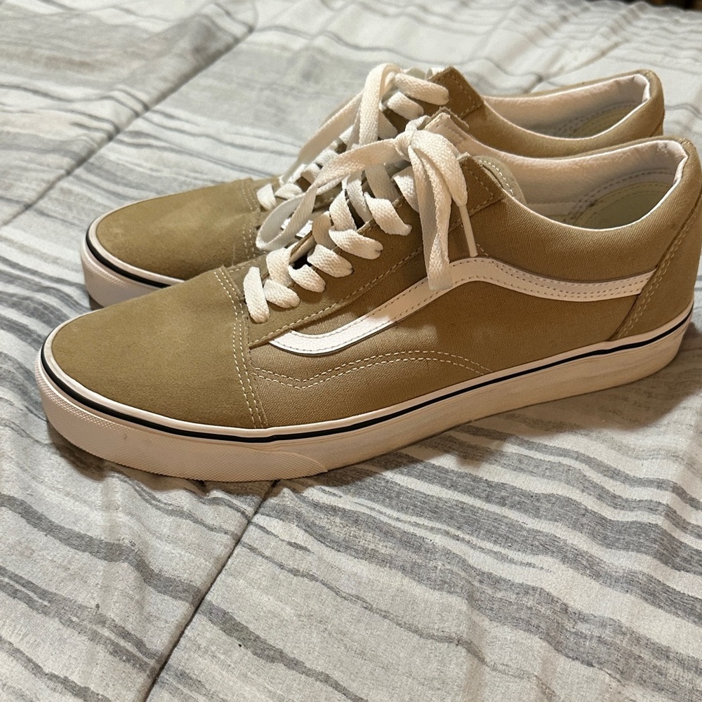 Vans Men's Beige and White Sneakers